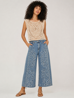 Pantalón vaquero largo de mujer con flecos y tiro alto