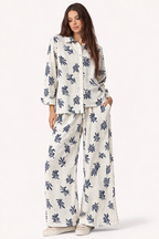 Conjunto elegante de mujer con camisa y pantalón bordado