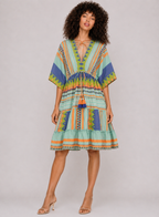 Vestido corto de mujer estilo playero con cuello en V y mangas anchas